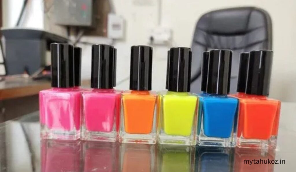 નેઇલ પોલિશ અને બ્યુટી કિટ 